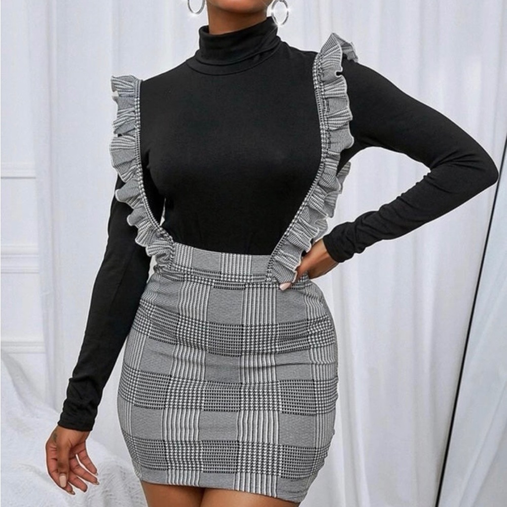 Solid mock neck tee & ruffle trim suspender skirt